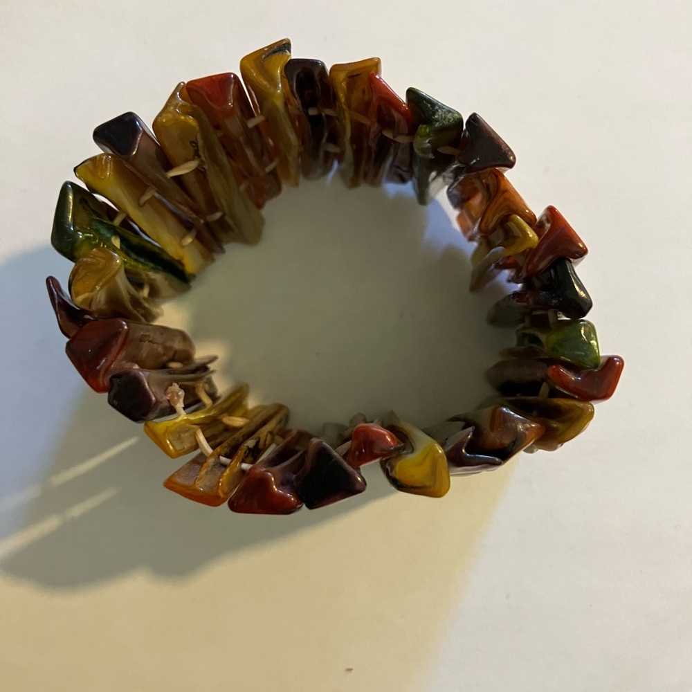 Multicolor Shell Bracelet - Picture 4 of 7